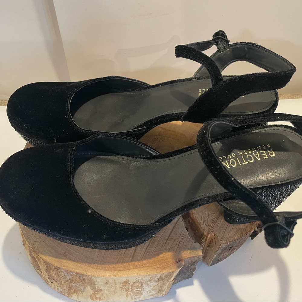 Kenneth Cole Reaction Black Velvet Platform Heels - Picture 8 of 10